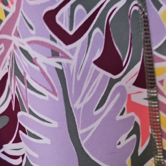 Pro Player Multicolor Leaf Print Leggings - Picture 2 of 3